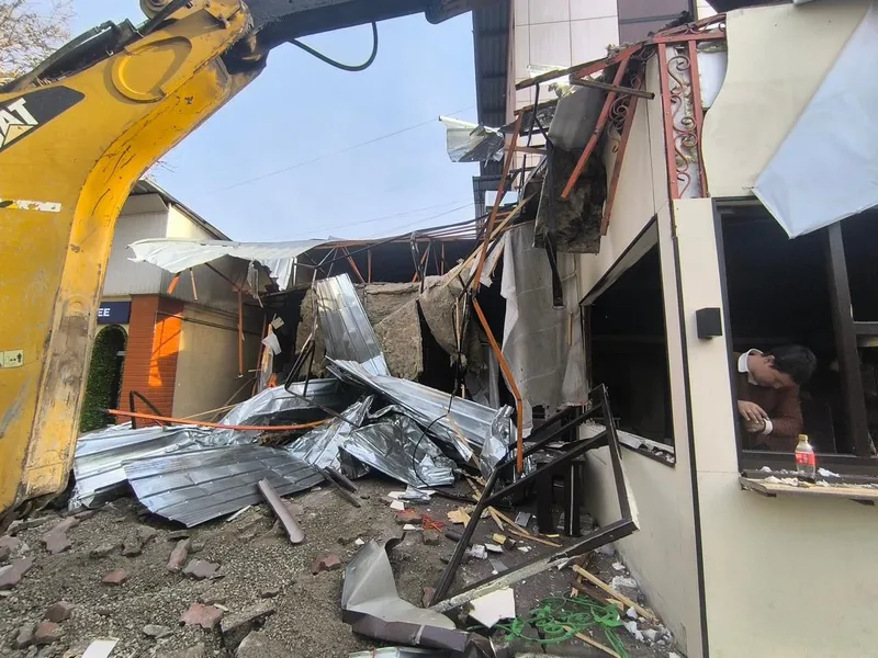 снесенная кулинария в Алматы, фото - Новости Zakon.kz от 17.10.2025 17:01