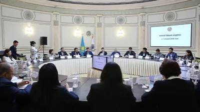 круглый стол, участники, фото - Новости Zakon.kz от 18.10.2025 11:11