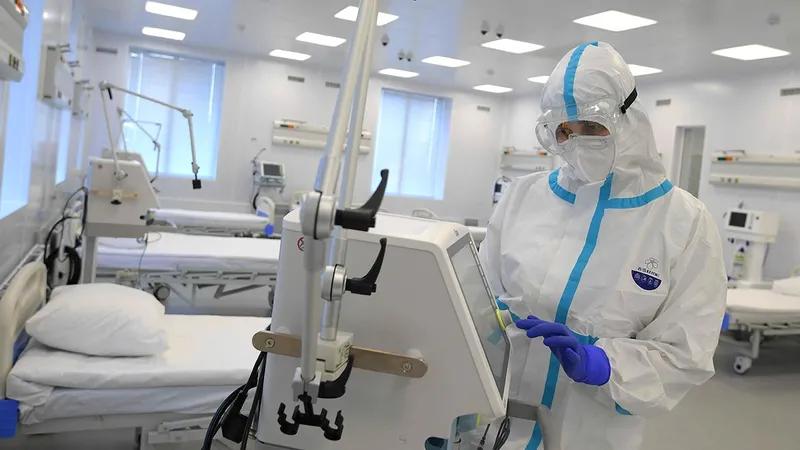 Пациентов разместили на полу инфекционной больницы в Шымкенте