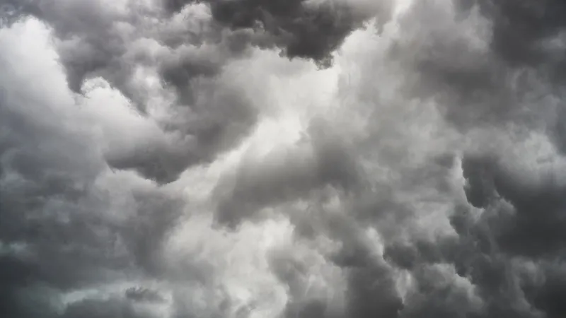 Жителей 12 областей Казахстана предупредили о надвигающейся непогоде