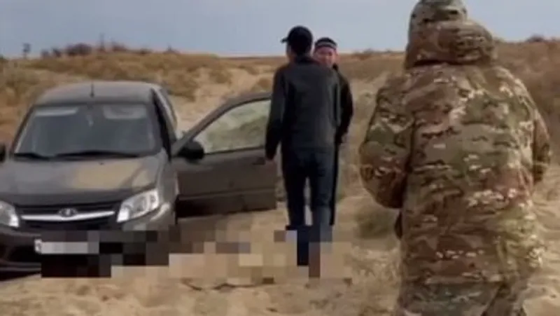 Двое мужчин провели ночь в степи Атырауской области, пытаясь доехать до соседнего села