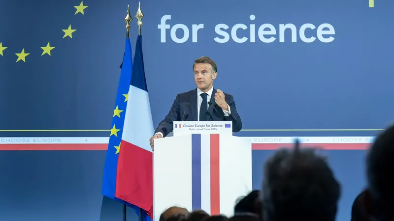 Макрон пригрозил грабителям Лувра