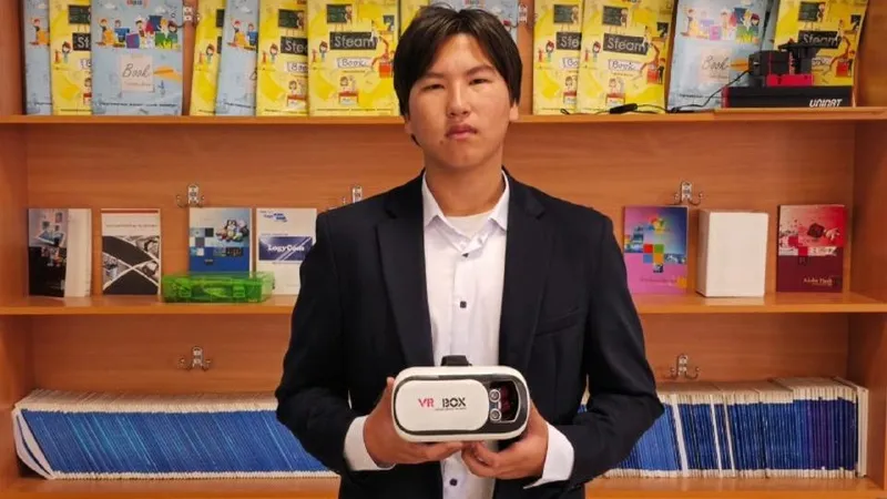 Десятиклассник из Астаны изобрел умные очки для незрячих