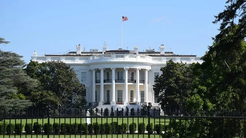 В США снесли часть восточного крыла Белого дома