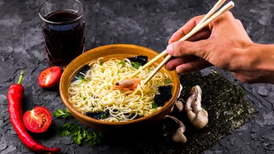 лапша быстрого приготовления, фото - Новости Zakon.kz от 21.10.2025 19:43