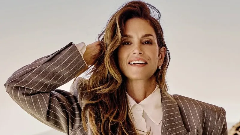 Синди Кроуфорд обратилась в полицию из-за сталкера, который преследует ее дочь