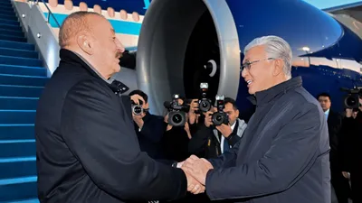 Токаев, Алиев, аэропорт , фото - Новости Zakon.kz от 21.10.2025 20:52