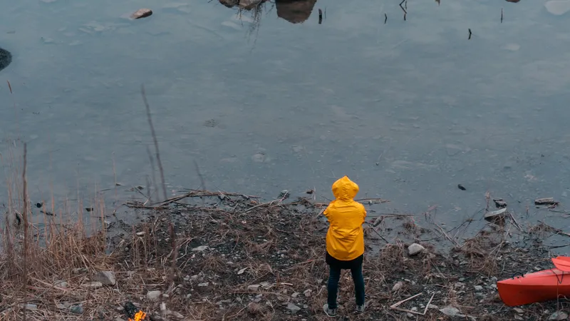 Мужчина убил соседку из-за выигрыша в лотерею и бросил тело в пруд