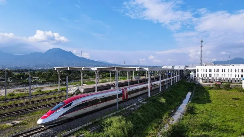 Китай создал самый быстрый в мире поезд: разгоняется до 450 км в час