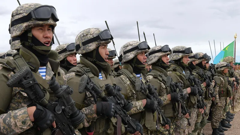 Военная служба, военнослужащие, военнослужащий, военные, военный, армия, солдаты, солдат, вооруженные силы, военные учения, сурет - Zakon.kz жаңалық 29.06.2026 14:16