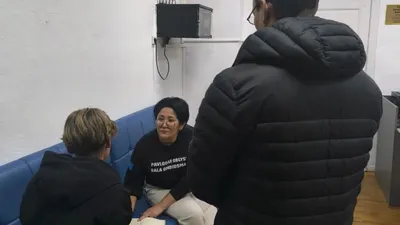 школьник, его отец и детский омбудсмен, фото - Новости Zakon.kz от 22.10.2025 18:07