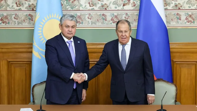 Визит Токаева в РФ и товарооборот: что обсудили Кошербаев и Лавров в Москве