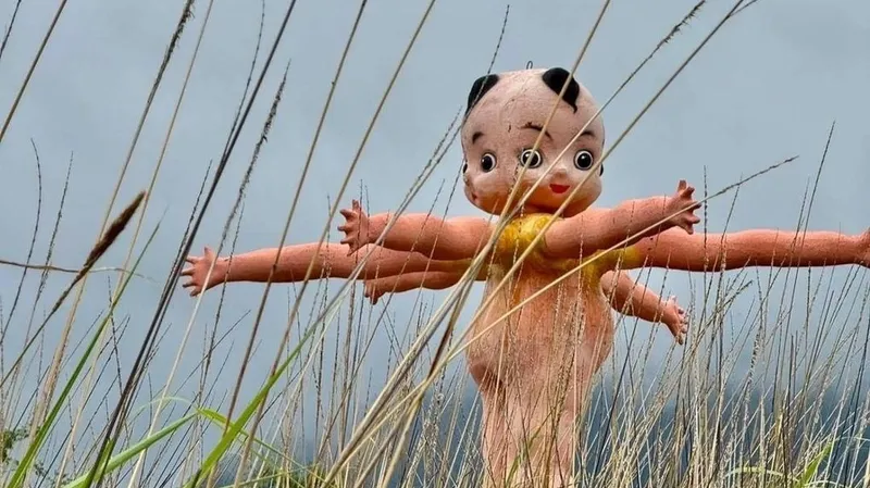 Жуткие фигуры людей-мутантов шокировали гостей китайского парка