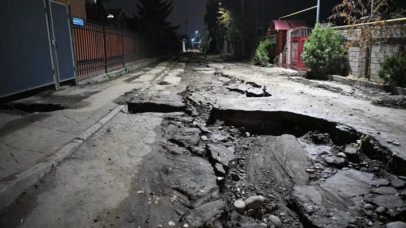 Кого наказали за провалы дороги в Алматы