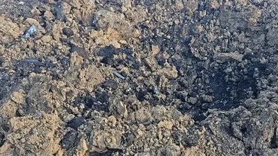 земля, воронка, ЗКО, фото - Новости Zakon.kz от 23.10.2025 13:18