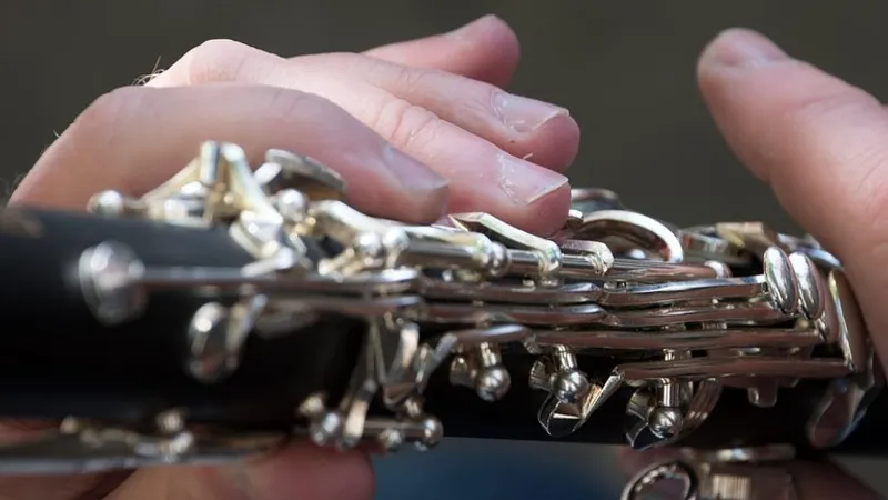 Во время операции на головном мозге англичанка играла на кларнете