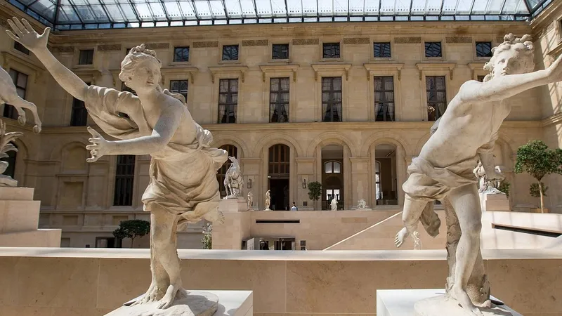 Появилось видео побега грабителей Лувра