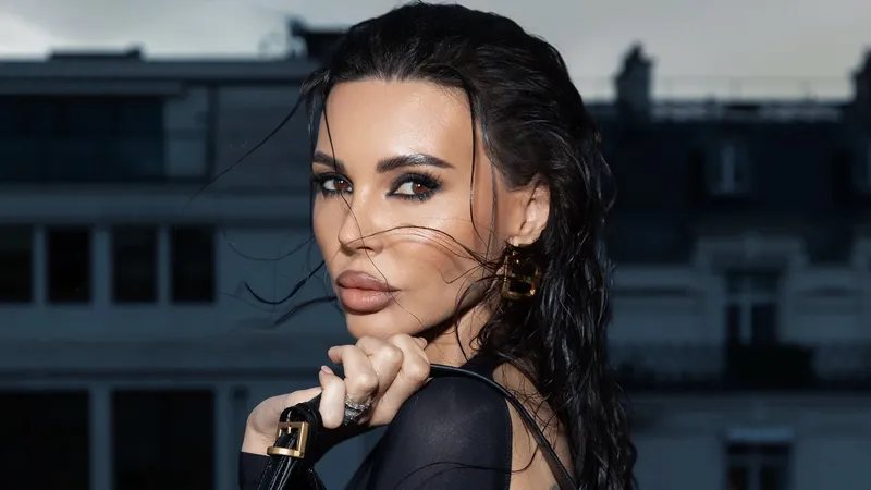 "Джиган разбился, дочь беременна": Instagram Оксаны Самойловой превратился в сериал