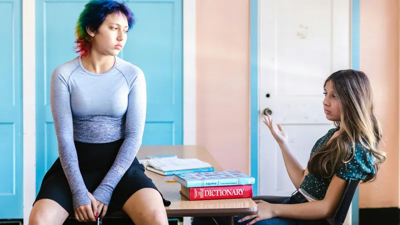 Глоссарий для родителей: как понять сленг современных подростков