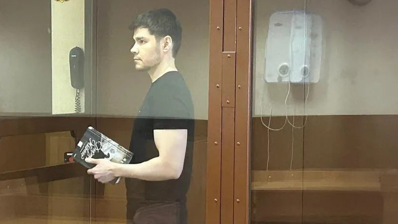 Блогер Аяз Шабутдинов ожидает решения суда