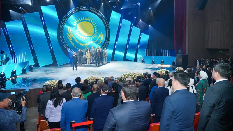 В Туркестане прошло торжественное мероприятие "Қыран елім – Қазақстаным!", посвященное Дню Республики