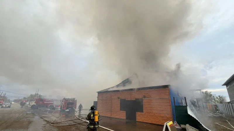 450 квадратных метров: крупный пожар произошел в кафе в ЗКО