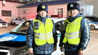 полицейские спасли женщину в Усть-Каменогорске, фото - Новости Zakon.kz от 26.10.2025 08:42