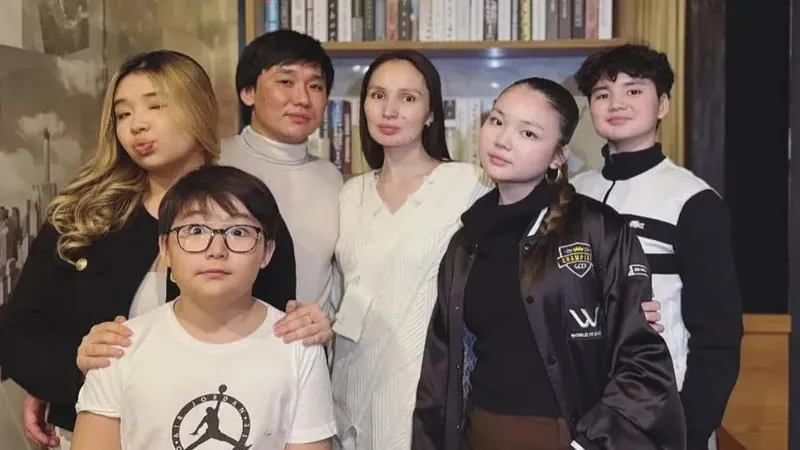 Дети Кайрата Нуртаса на каникулах растрогали Казнет