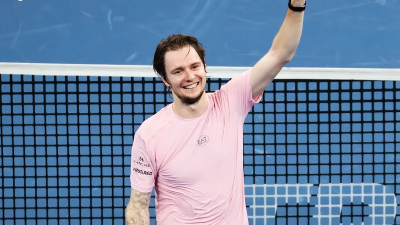 Бублик не пожал руку сопернику после успеха на старте парижского "Мастерса"