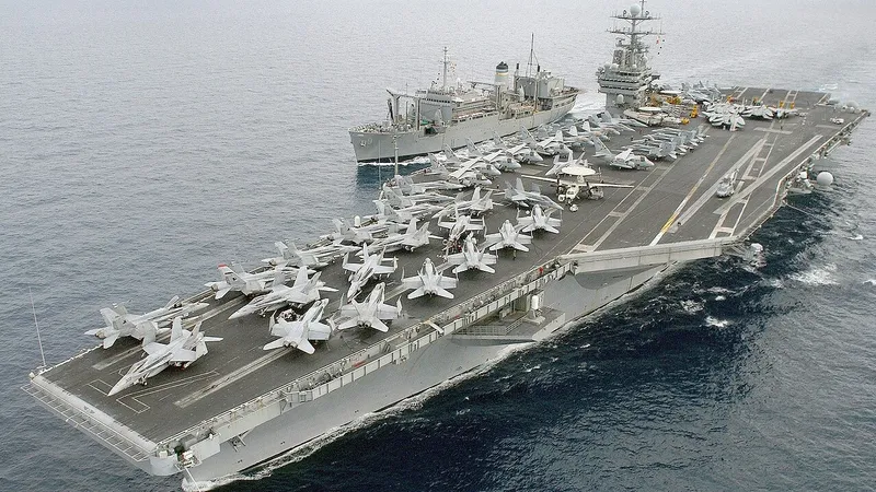 В Южно-Китайском море за полчаса потерпели крушение вертолет и истребитель ВМС США