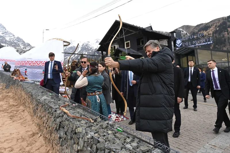 гости из США на Чимбулаке, фото - Новости Zakon.kz от 28.10.2025 16:14