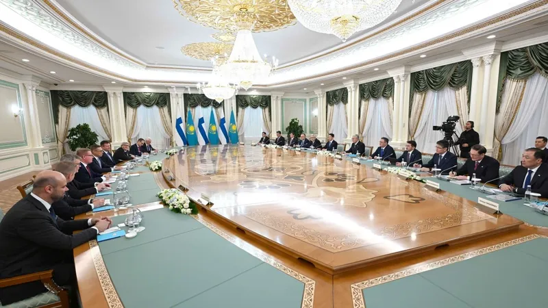 Президенты Казахстана и Финляндии продолжили переговоры с участием делегаций двух стран