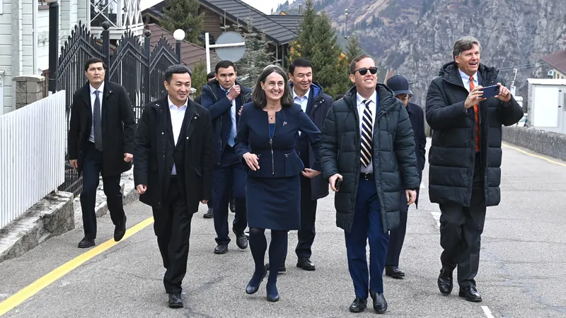 Спецпредставитель Дональда Трампа и заместитель госсекретаря США прибыли в Алматы