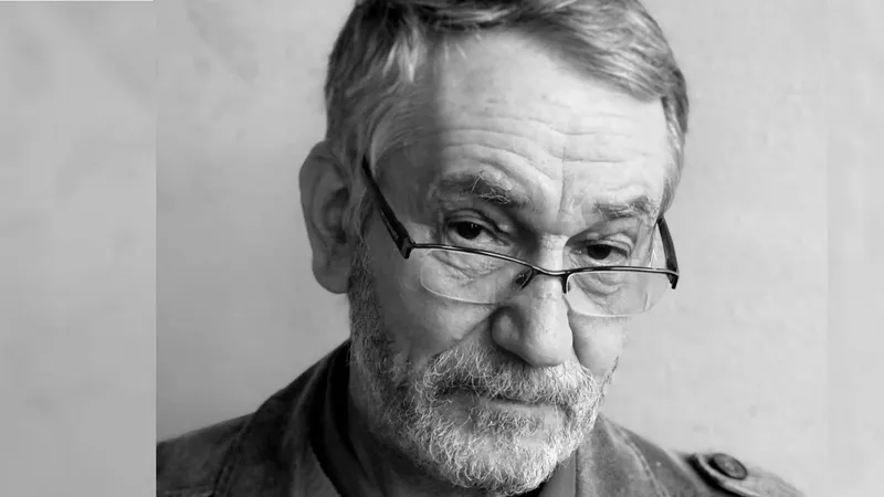 Умер актер дубляжа, озвучивший Брюса Уиллиса, Чарли Шина и Алека Болдуина