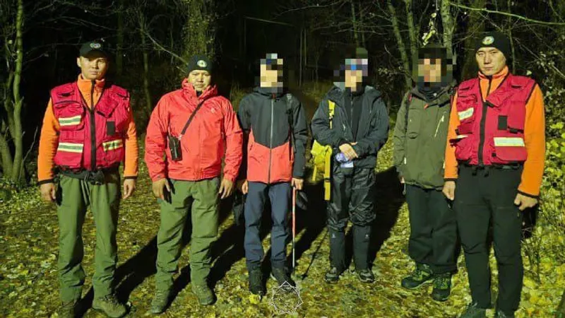 Три подростка застряли в горах в районе Большого Алматинского озера