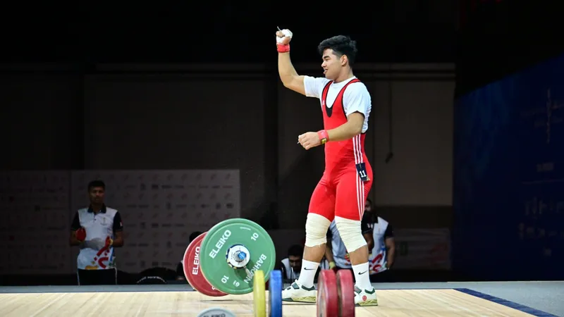 Казахстанский штангист с рекордом Азии выиграл соревнования в Бахрейне