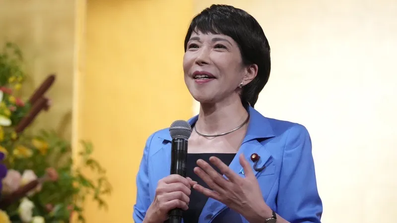 Сумка нового премьера Японии вызвала мировой ажиотаж: фирма не успевает выполнять заказы