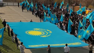 Перепись населения, население, численность населения, население Казахстана, население РК, рост населения, рост населения в РК, рост населения в Казахстане, народ, казахстанцы, молодежь, люди с флагом, государственные символы Казахстана, флаг Казахстана, госсимволы Казахстана, Казахстан, государственный флаг Казахстана, флаг РК, флаг Республики Казахстан, сурет - Zakon.kz жаңалық 21.01.2026 11:24