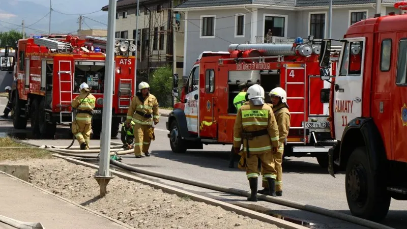 Взрыв прогремел в подвале многоэтажки Актау: о состоянии пострадавших рассказали врачи