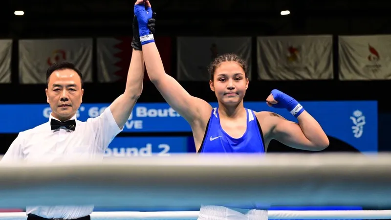 Сестры-чемпионки: казахстанские боксерши выиграли "золото" в один день на Азиаде-2025