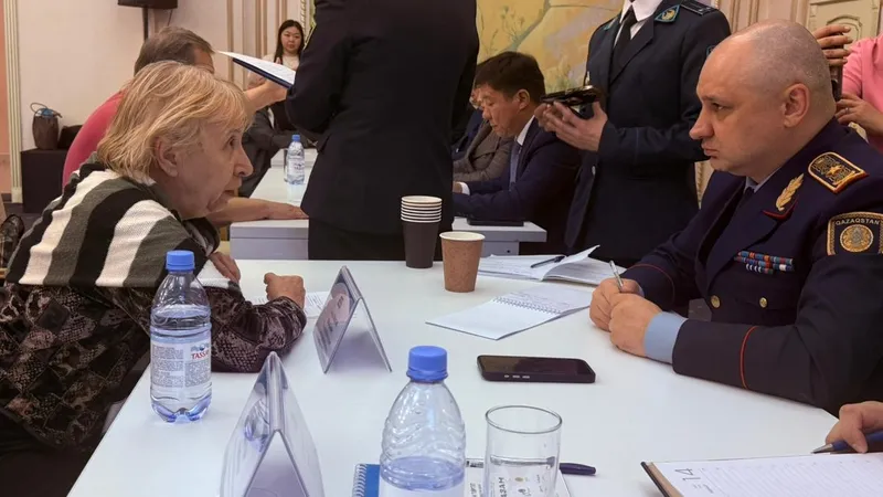 "Народный юрист" в действии: павлодарцы выстраивались в очередь за бесплатными консультациями