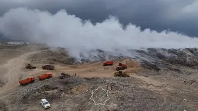 тушение пожара на мусорном полигоне в Алатау, фото - Новости Zakon.kz от 31.10.2025 10:01