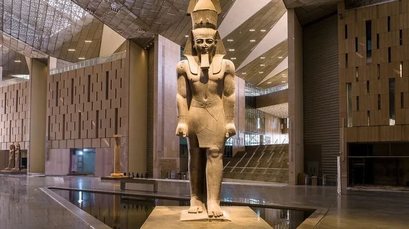 У подножия египетских пирамид открыли грандиозный музей, который строили больше 20 лет