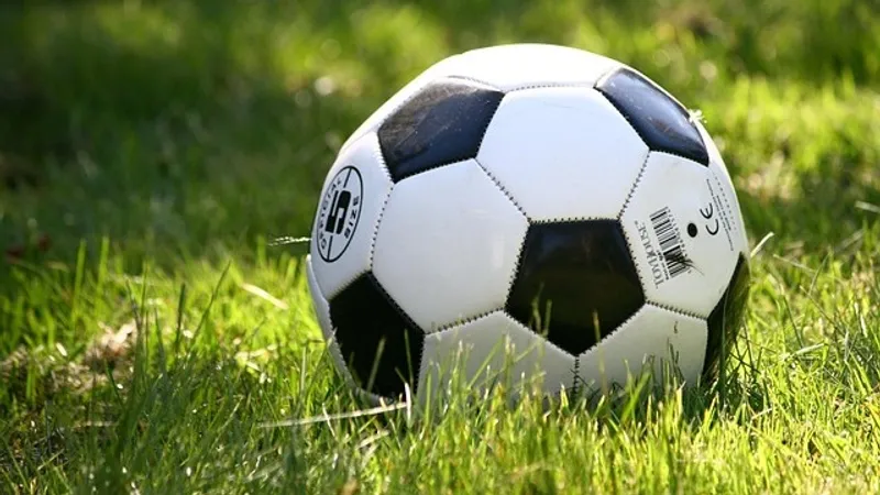 Эмоции зашкаливают: на автобус с футболистами "Спартака" напали