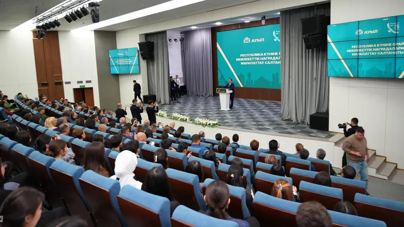 Год рабочих профессий: партия "Ауыл" наградила лучших тружеников и активную молодежь страны