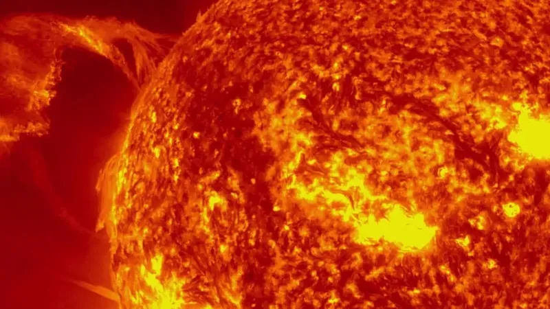 Солнце взбунтовалось: за сутки ученые зафиксировали третью мощную вспышку