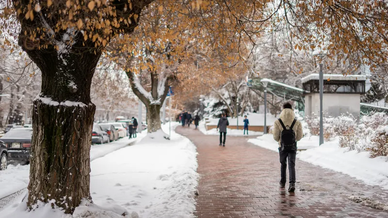 Сильные осадки и мороз: в Алматы резко испортится погода
