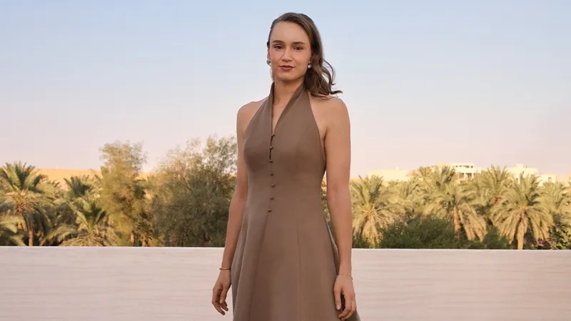 Рыбакина обыграла Швёнтек и одержала вторую победу на Итоговом турнире WTA