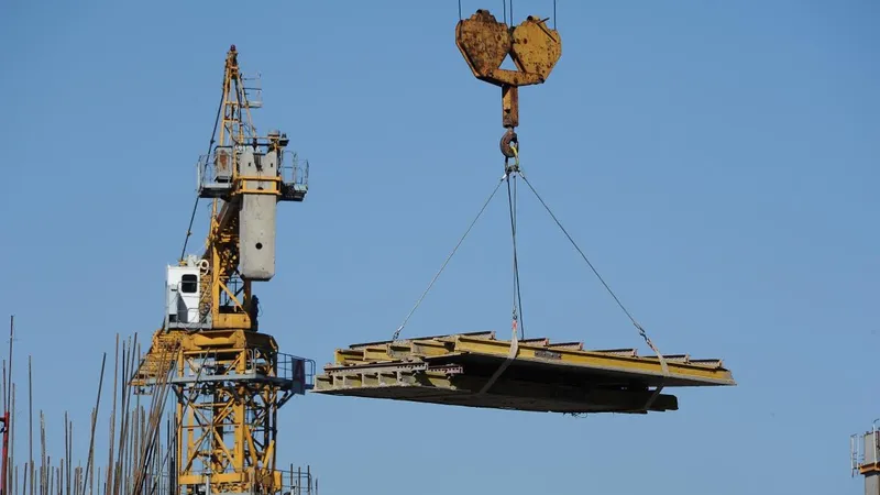 В Алматы еще одного подрядчика лишили строительной лицензии