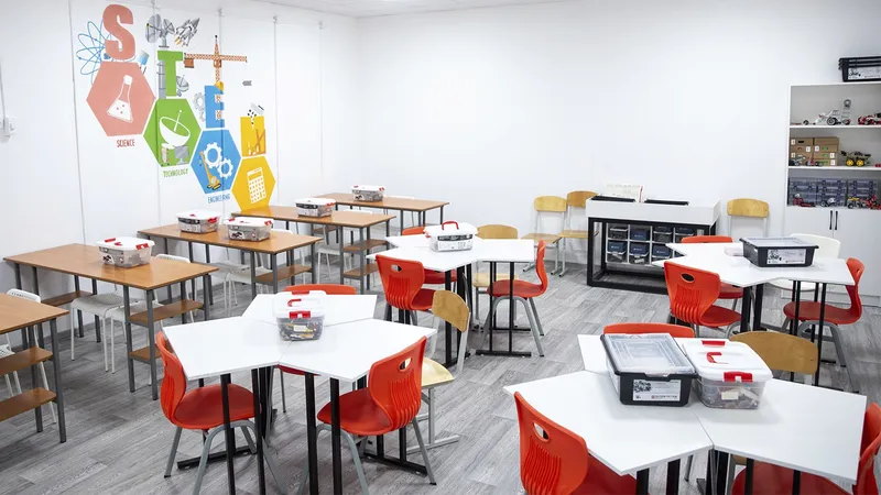 Ремонт школ, инновации и программа для учителей: как "Казхром" решает проблемы образования в Хромтау